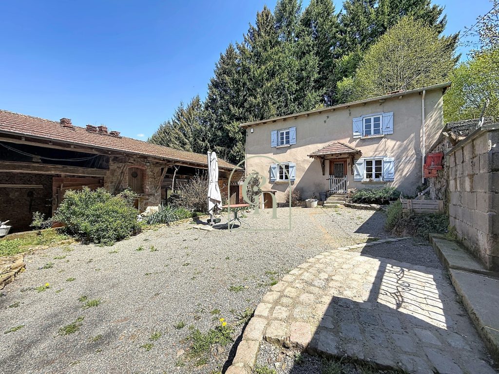 Maison à vendre à Thizy-les-bourgs de 148m2 avec dépendances