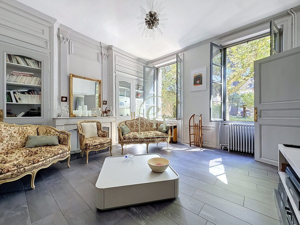 Maison à vendre centre de Saint Chamond 172m2 + dépendances