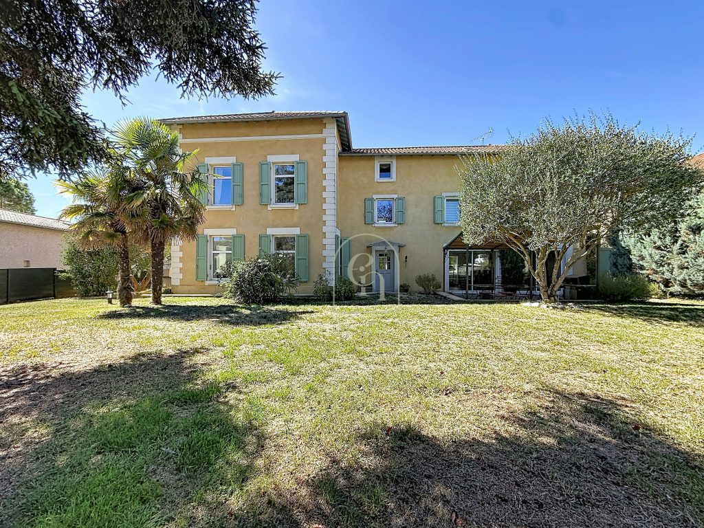 Propriété à vendre à Reventin-Vaugris 280m2 avec piscine